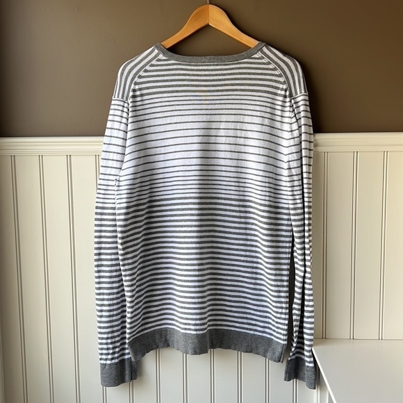 RW & CO White And Grey Striped Long Sleeve Sweater Size Large - Picture 7 of 8